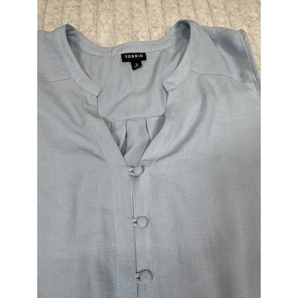 Torrid Light Blue Sleeveless Button Front Split Neck Blouse Plus Size 3 3X